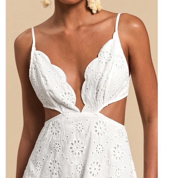 Boho White Floral Eyelet Plunging Neck Cut out Layered Maxi Dress - Picture 3 of 6